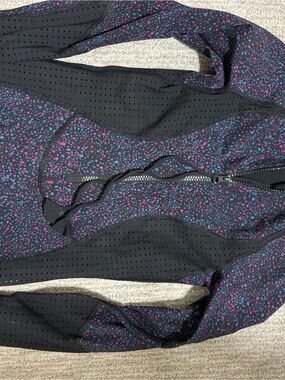 Lululemon wetsuit 4 Xs  Black Active Zip Hoodie with Pink & Blue Confetti Print